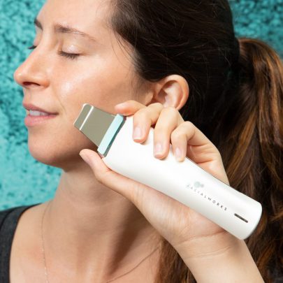 Ultrasonic cilt kazıma işlemi 